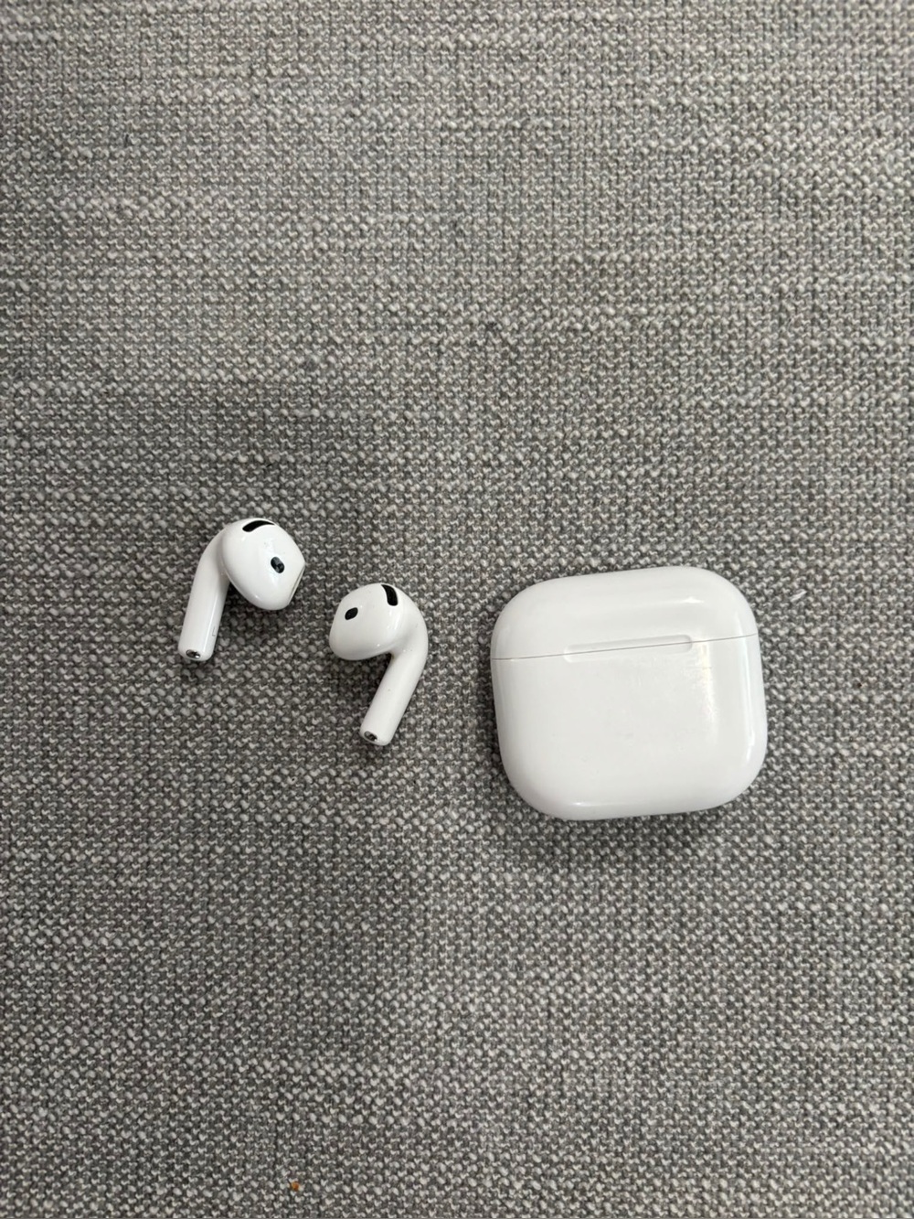 Apple White AirPods with Charging Case